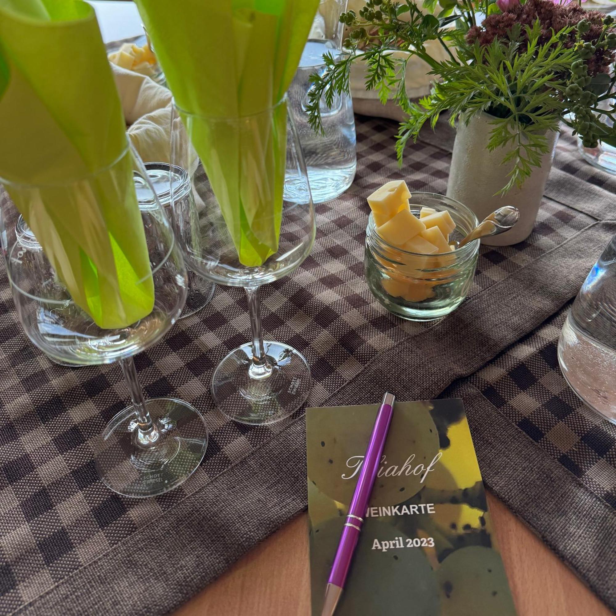Weingut Tiliahof Bed & Breakfast Brauneberg Luaran gambar