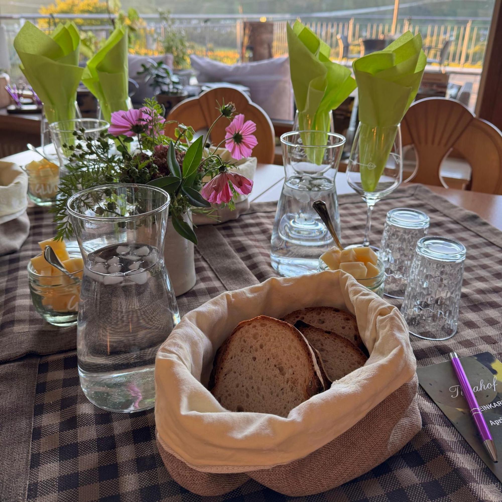 Weingut Tiliahof Bed & Breakfast Brauneberg Luaran gambar
