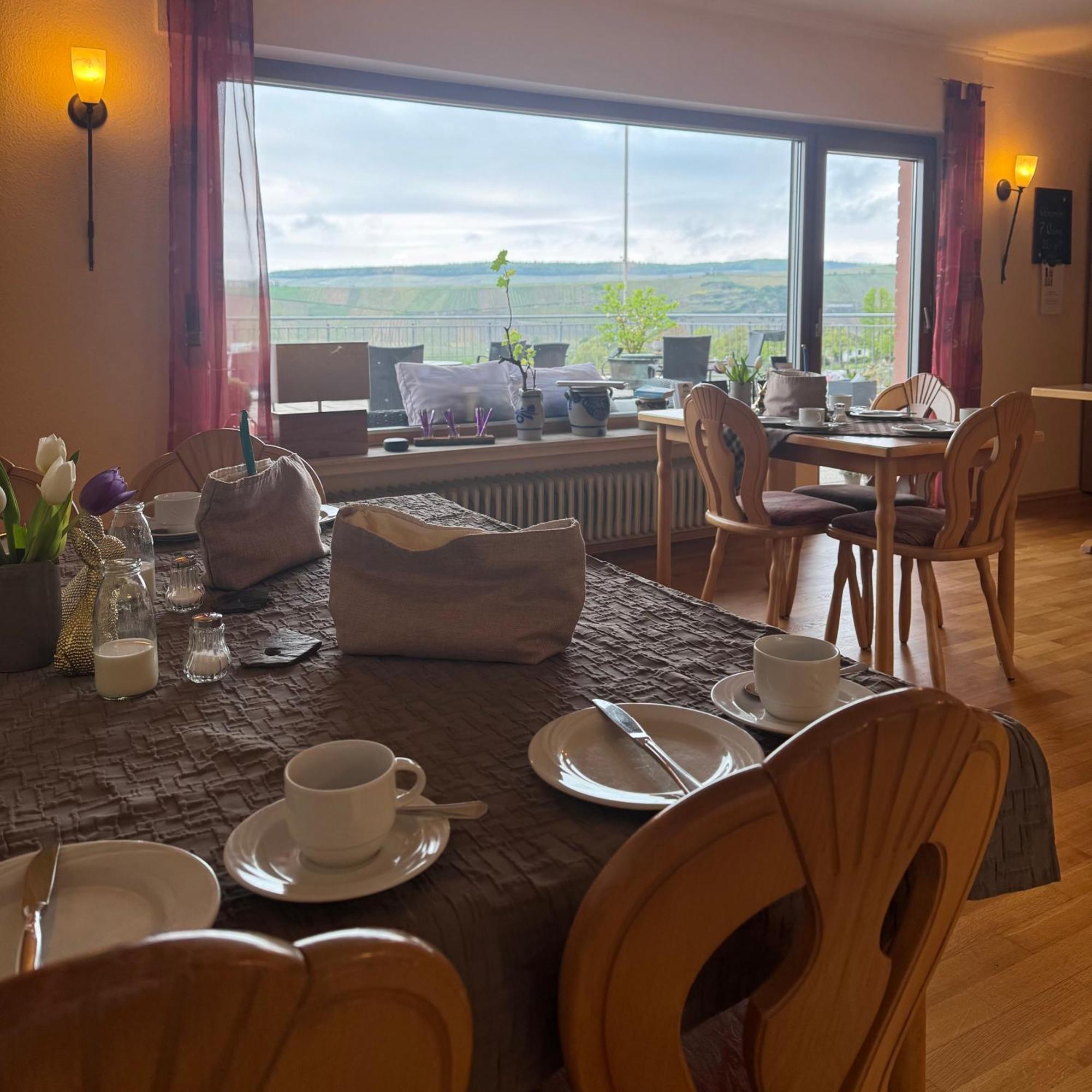 Weingut Tiliahof Bed & Breakfast Brauneberg Luaran gambar